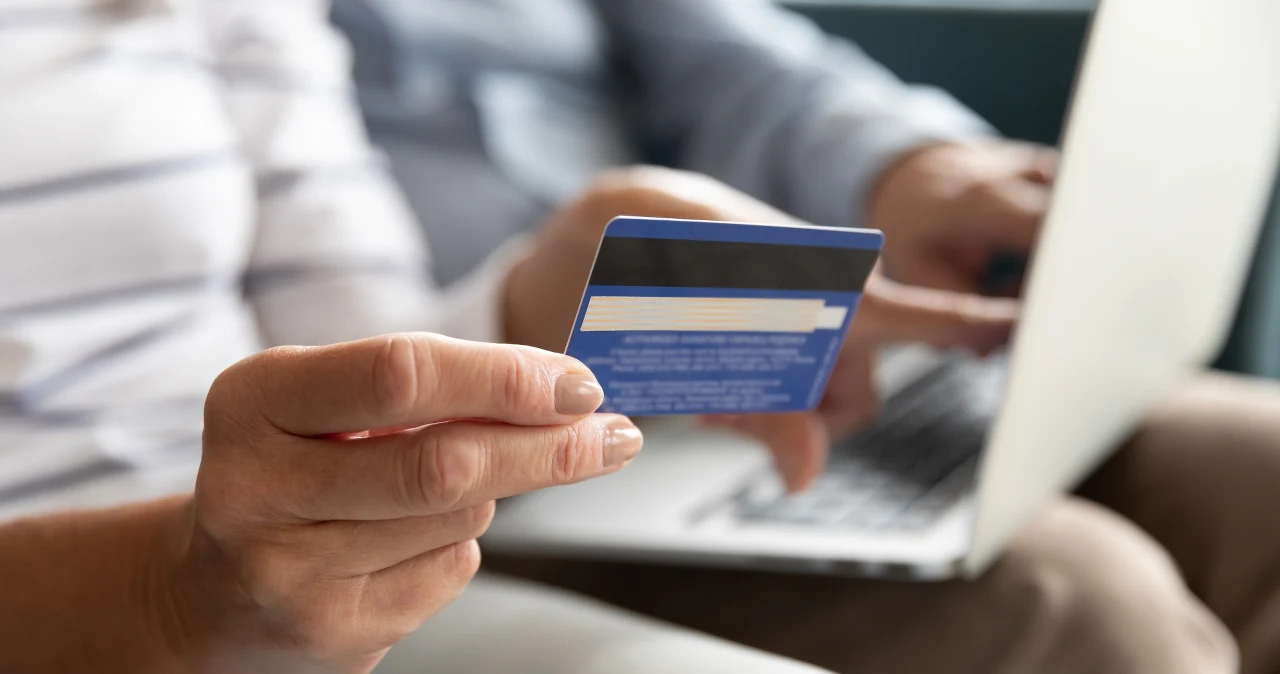 Uwaga podczas rezerwacji wakacji. Strona internetowa może udawać prawdziwą