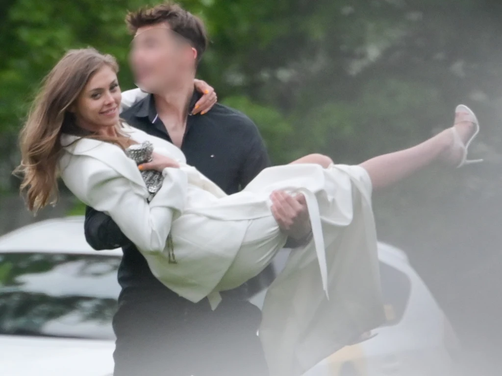 Joanna Opozda znalazła księcia z bajki? Niósł ją na rękach po imprezie!