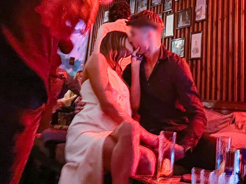 Joanna Opozda szaleje na imprezie z nowym facetem. Widać, że między nimi aż iskrzy! Joanna Opozda szaleje na imprezie z nowym facetem. Widać, że między nimi aż iskrzy!