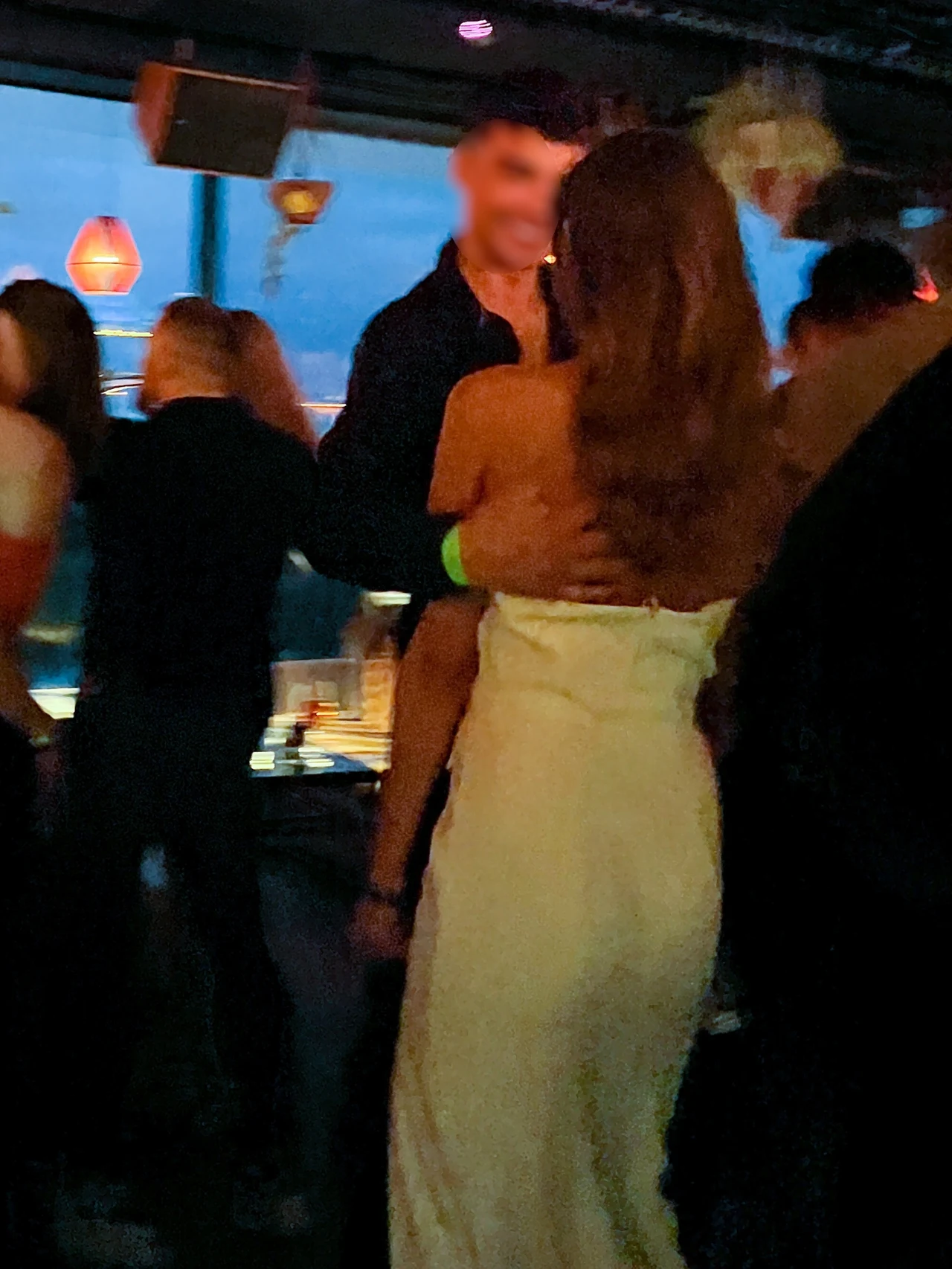 Widać, że Joanna i o 10 lat młodszy Jan doskonale się czują w swoim towarzystwie Widać, że Joanna i o 10 lat młodszy Jan doskonale się czują w swoim towarzystwie