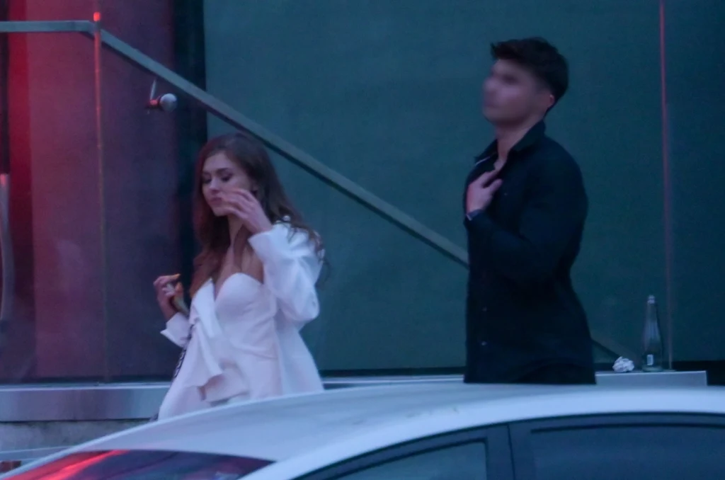 Joanna i Jan prawdopodobnie szukali wolnej taksówki Joanna i Jan prawdopodobnie szukali wolnej taksówki