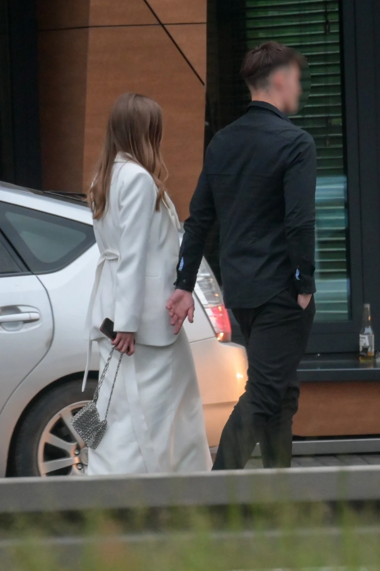 Ostatecznie wybrali się na spacer już nad rankiem Ostatecznie wybrali się na spacer już nad rankiem