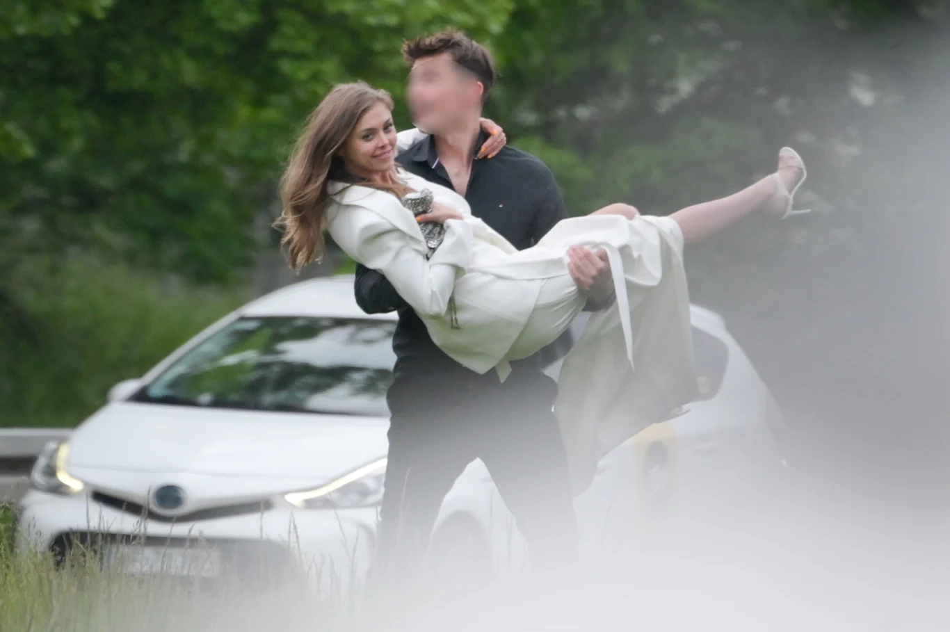 Joanna Opozda jak księżniczka na rękach nowego ukochanego. Co za słodki widok! Joanna Opozda jak księżniczka na rękach nowego ukochanego. Co za słodki widok!