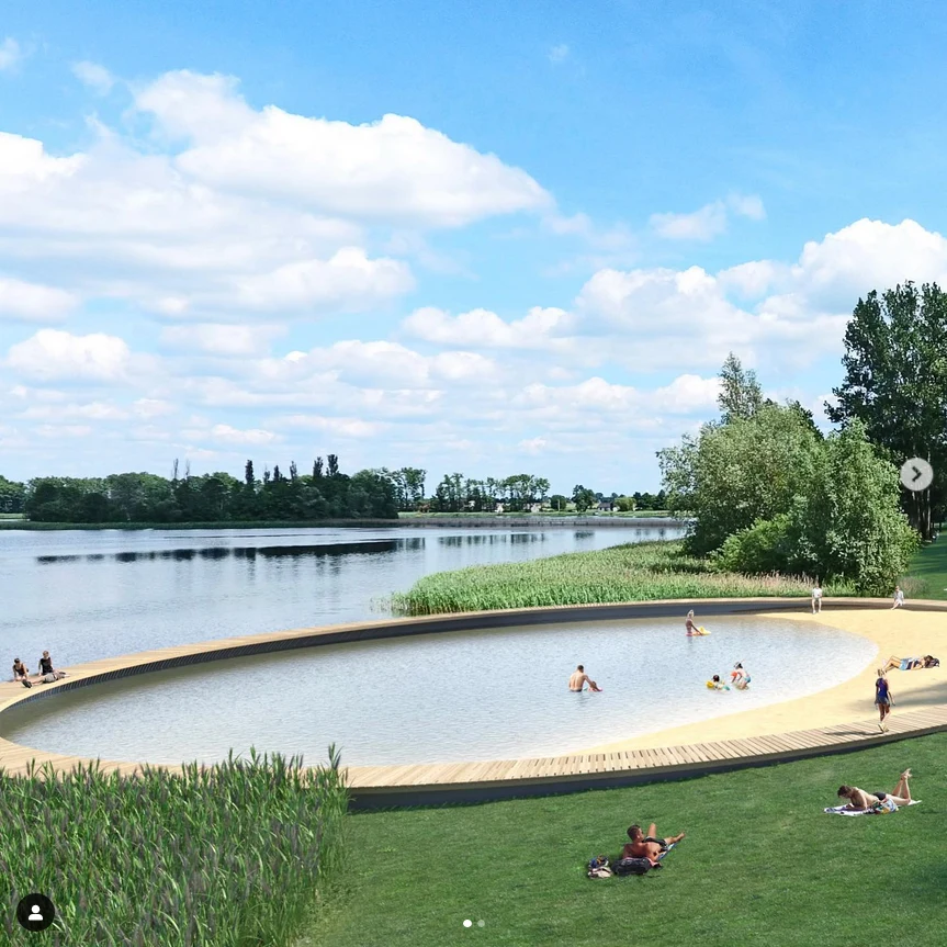 Okrągły pomost na Jeziorze Słupeckim.