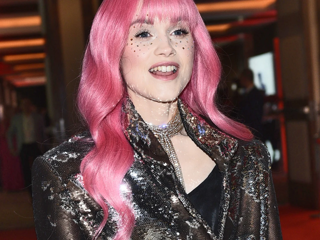 Jak Bryska wygląda bez peruki?