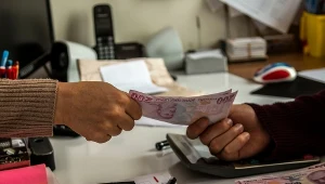 Słaba lira cieszy turystów, 