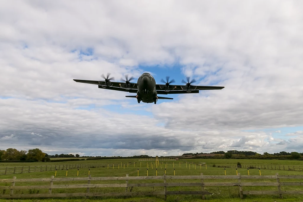 Lockheed C-130K Herkules były wersjami specjalnie przeznaczonymi dla Wielkiej Brytanii. Były standardowymi czterosilnikowymi samolotami transportowymi o ładowności prawie 20 ton. Był wykorzystywany w Wielkiej Brytanii do 2013 roku