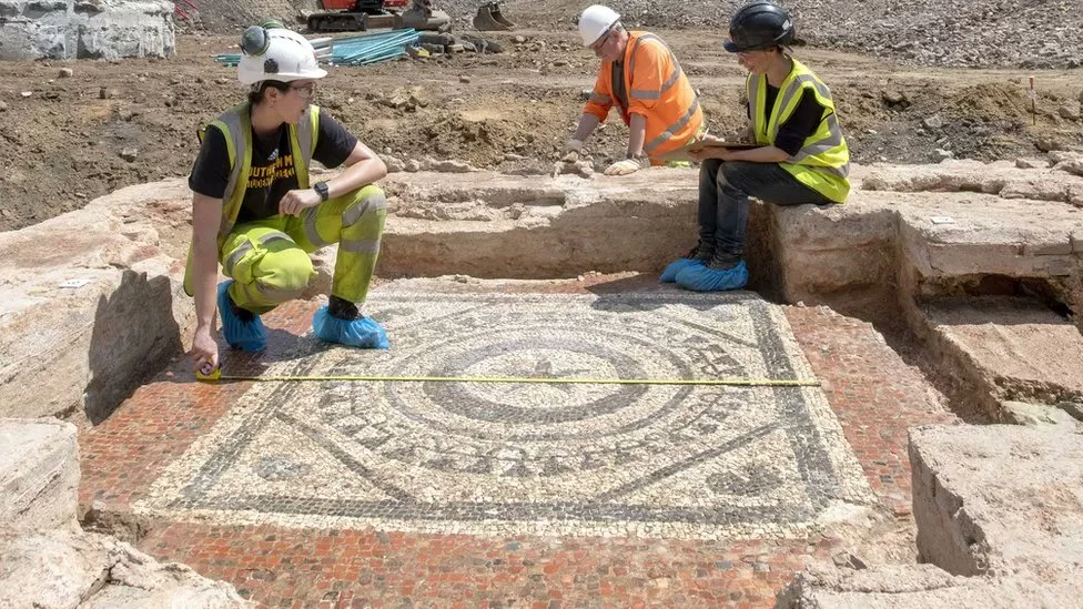 Archeolodzy podczas prac w sektorze mauzoleum