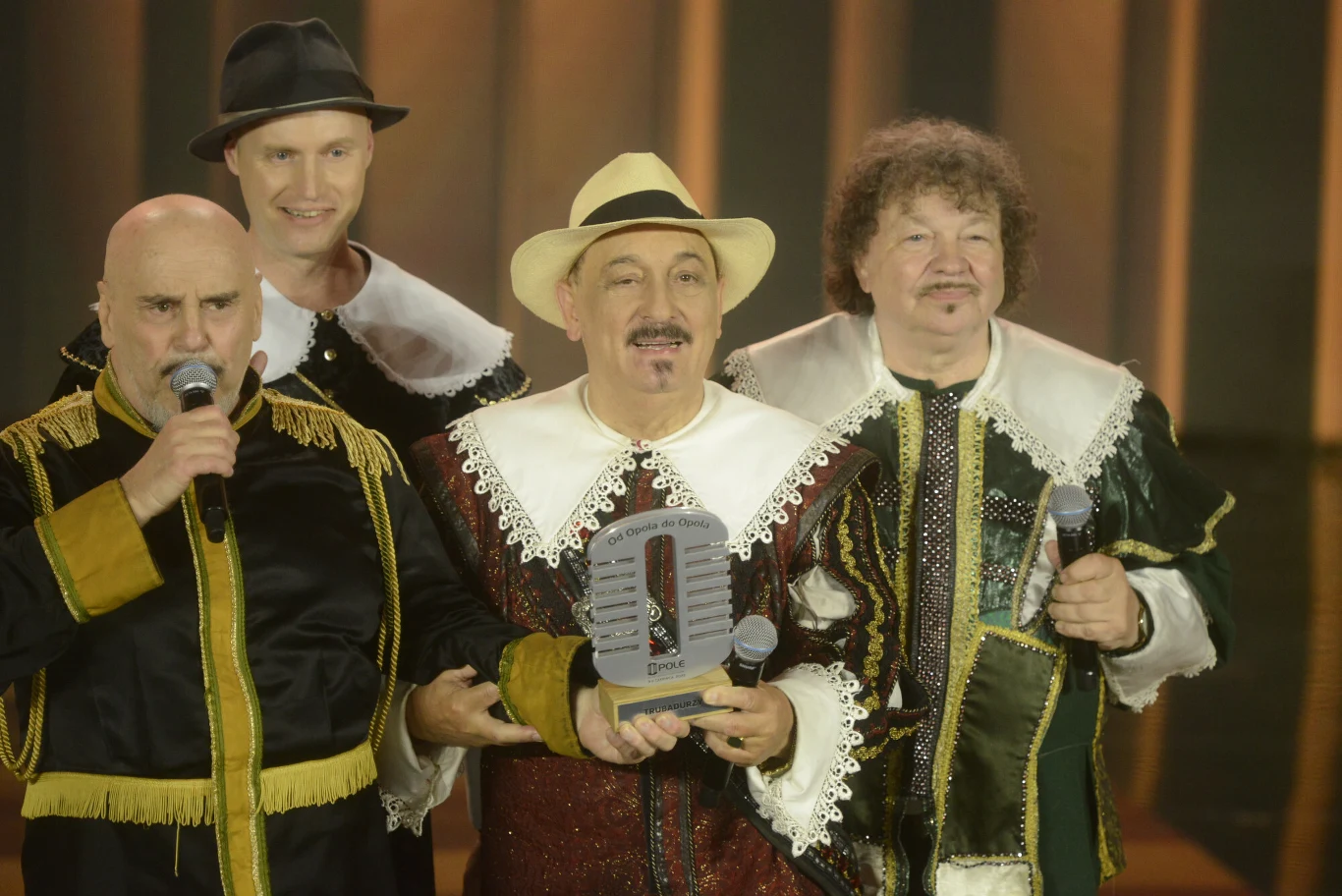 Trubadurzy w Opolu. Rzekomy Piotr Kuźniak pierwszy od prawej