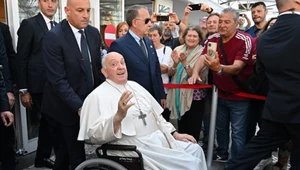 Papież Franciszek opuścił klinikę Gemelli