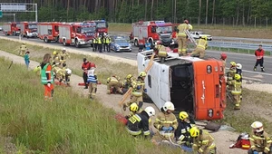 Wypadek autobusu z 40 osobami. W akcji ratunkowej brało udział 200 osób