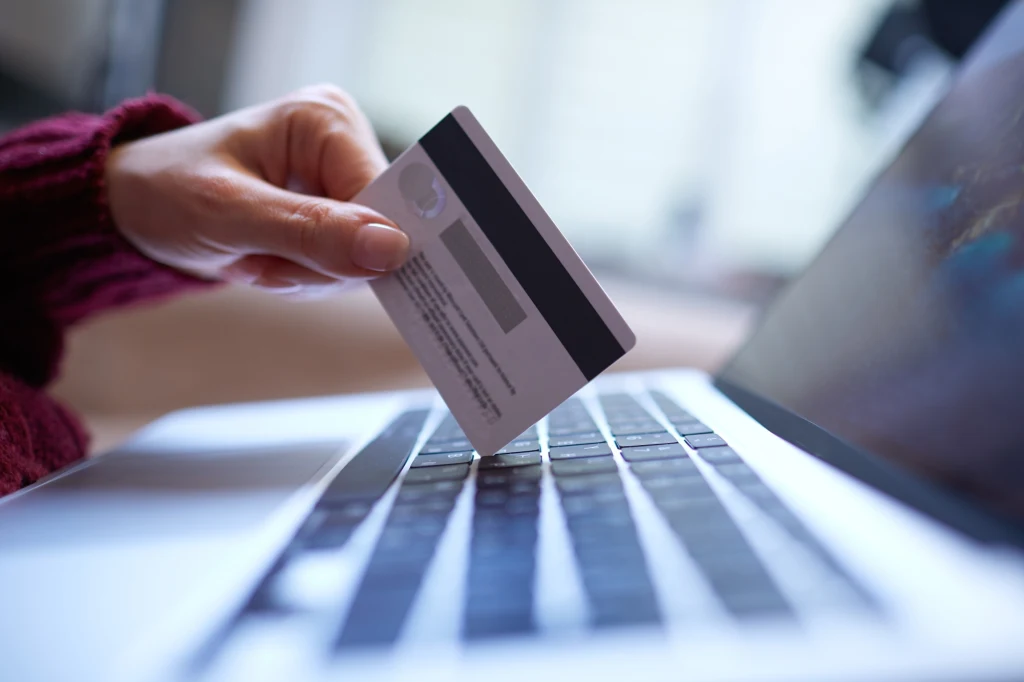 "Rz": Rząd szykuje podatek dla e-handlu. Zyskają chińskie platformy? 