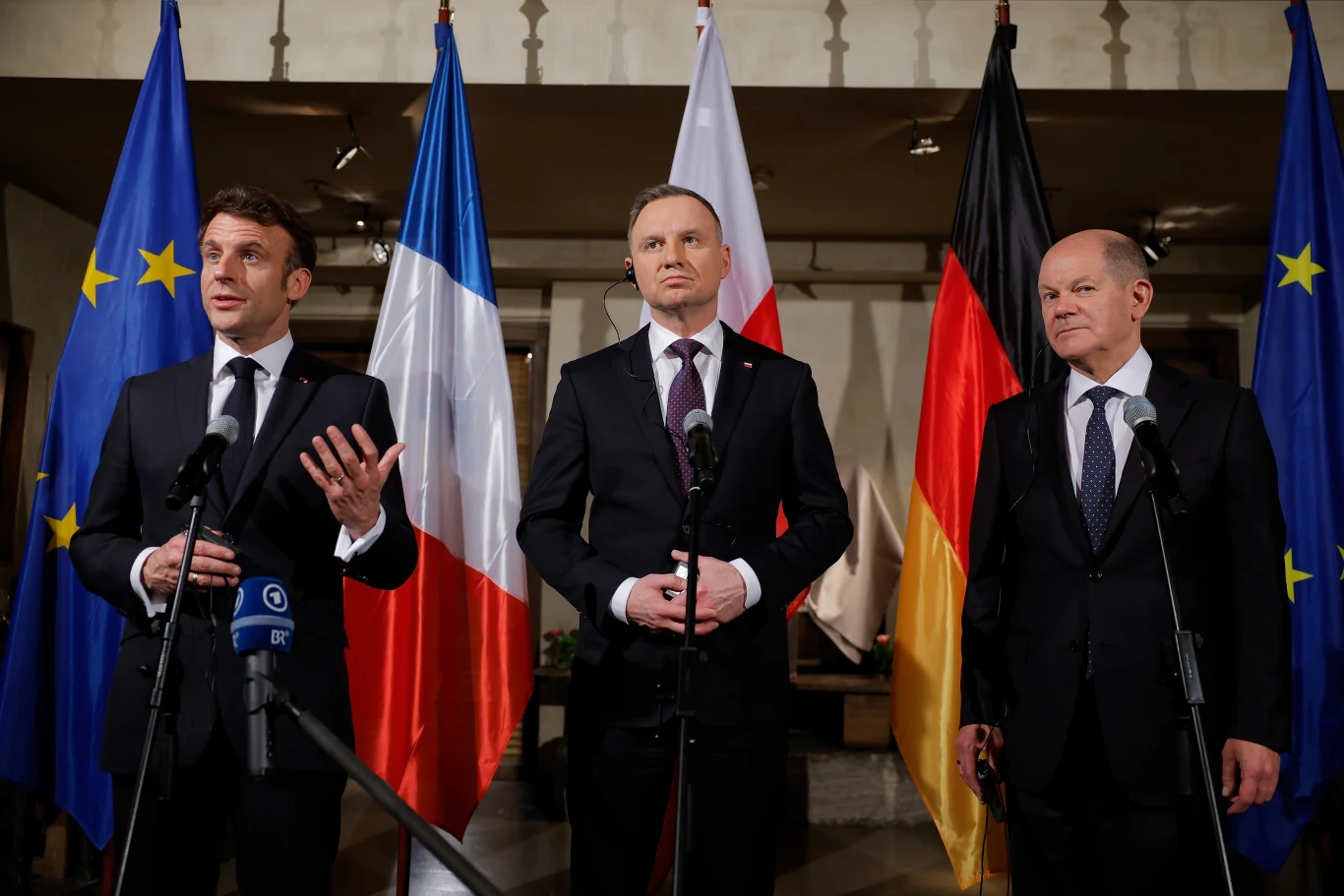Od lewej: prezydent Francji Emmanuel Macron, prezydent Polski Andrzej Duda i kanclerz Niemiec Olaf Scholz