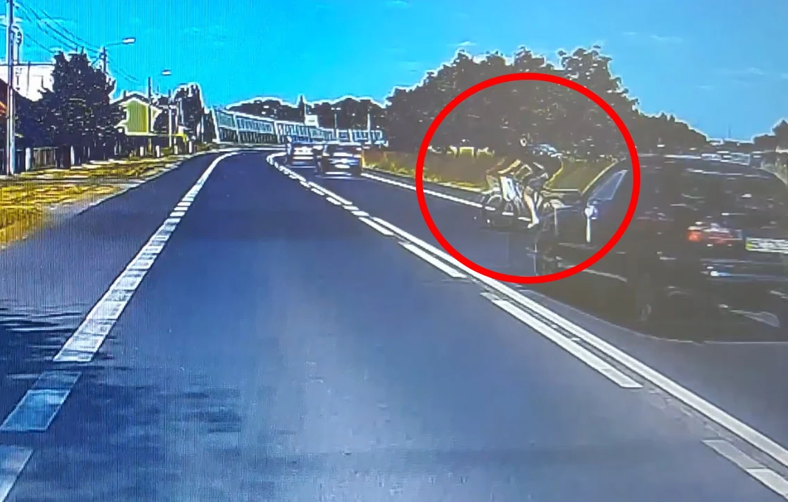 15-latka skręciła w lewo wprost pod samochód. Jego kierowca nie mógł nic zrobić, by uniknąć zderzenia 15-latka skręciła w lewo wprost pod samochód. Jego kierowca nie mógł nic zrobić, by uniknąć zderzenia
