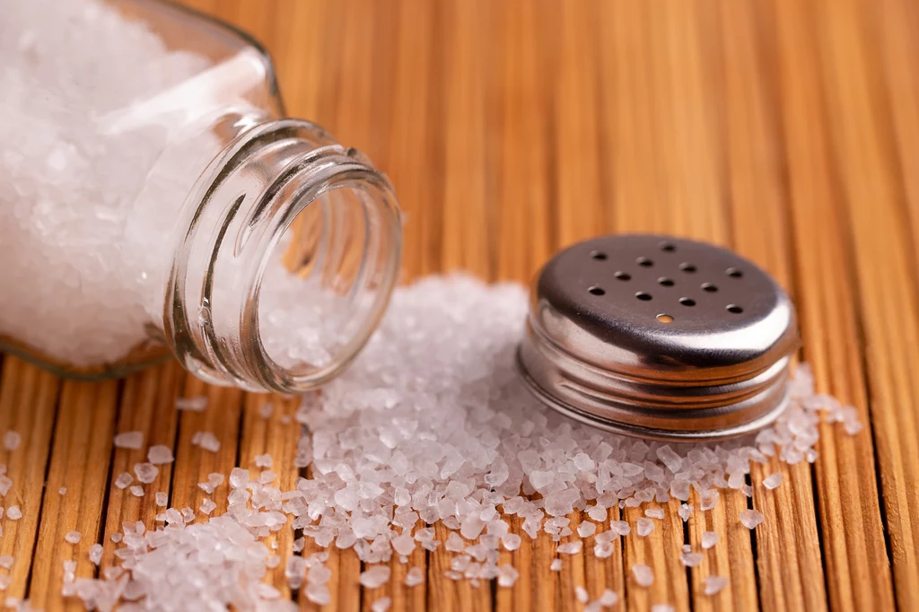 Dzienna, bezpieczna dawka soli to 5 g. Przeciętny Polak zjada jej nawet 3 razy więcej