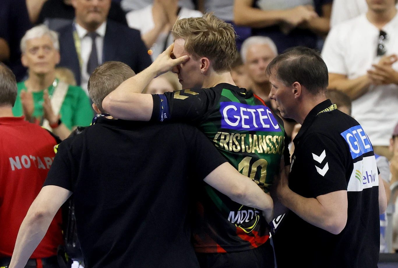 Gisli Kristjansson opuszcza parkiet w 57. minucie półfinału Ligi Mistrzów