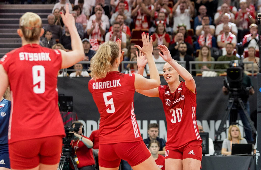 Magdalena Stysiak, Agnieszka Korneluk i Olivia Różański w barwach reprezentacji Polski Magdalena Stysiak, Agnieszka Korneluk i Olivia Różański w barwach reprezentacji Polski