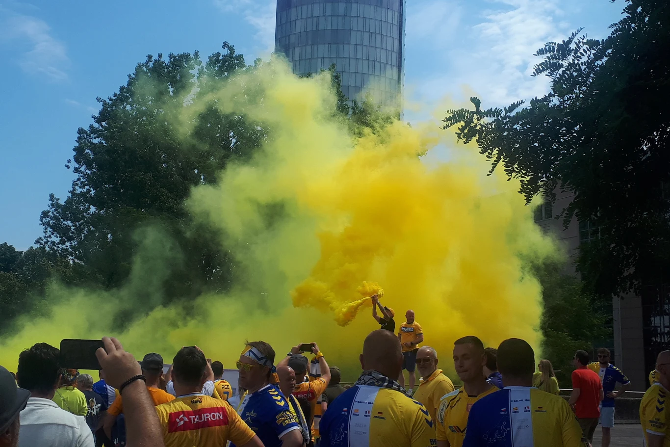 Przemarsz kibiców z Kielc przed finałem Ligi Mistrzów