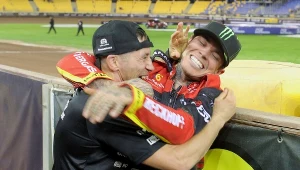 Wszyscy go wyrzucają, a on ma ważny kontrakt. Co teraz?