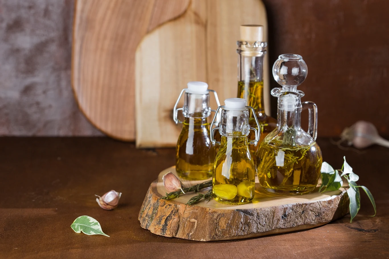 W walce z chwastami świetnie sprawdza się ocet, który za kilka złotych można kupić w niemal każdym sklepie spożywczym