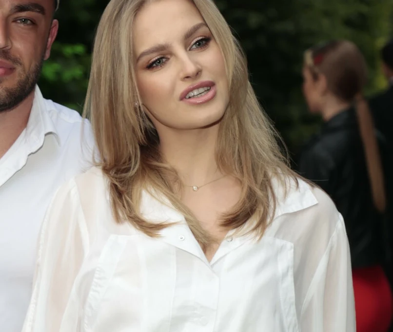 Karolina Pisarek Karolina Pisarek