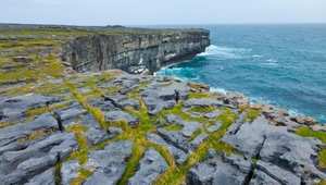Klif Dun Duchathair Black Fort na wyspie Inis Mór (Irlandia).