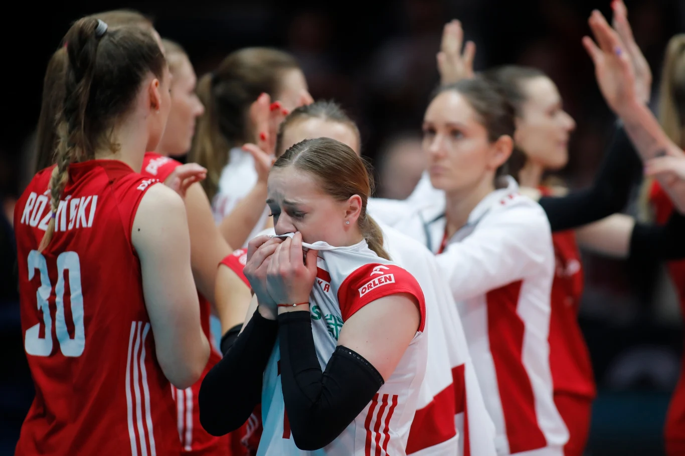 Maria Stenzel (na pierwszym planie) jest jedną z głównych postaci w kadrze Stefano Lavariniego