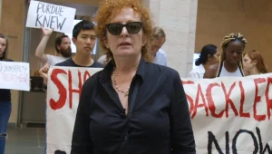 "Całe to piękno i krew": Krzyk fotografii [recenzja]