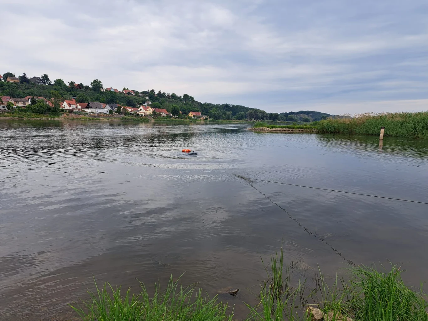 Samochodem wjechał do Odry w Nowym Lubuszu Samochodem wjechał do Odry w Nowym Lubuszu