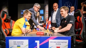 Jan-Krzysztof Duda (po prawej) w czasie ME par w szachach błyskawicznych