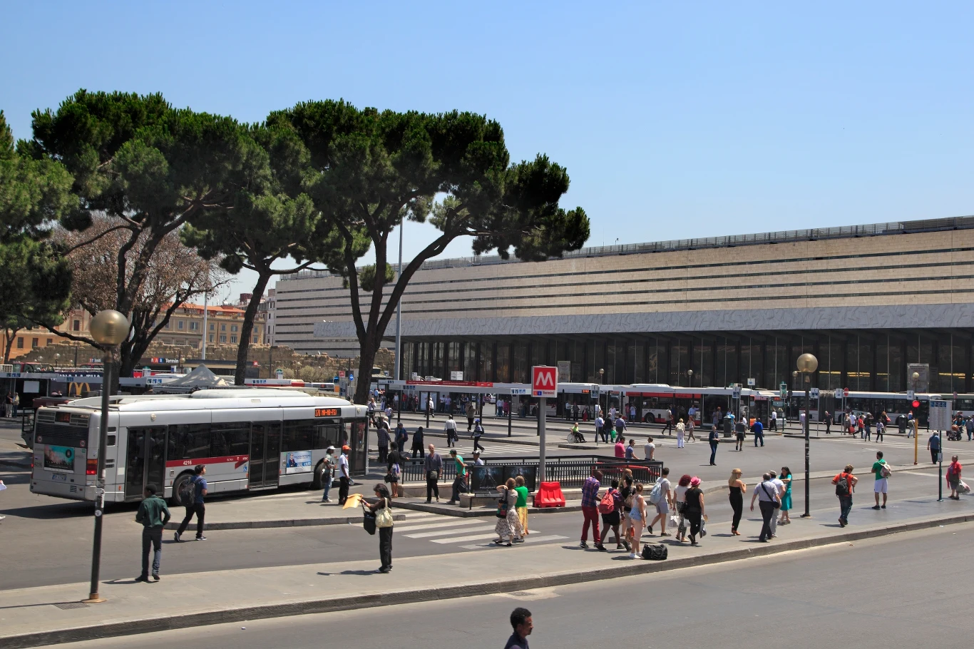 Roma Termini - główny dworzec kolejowy w Rzymie Roma Termini - główny dworzec kolejowy w Rzymie