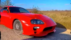 Toyota Supra na przeźroczystych kołach? Czego się nie zrobi dla wyświetleń