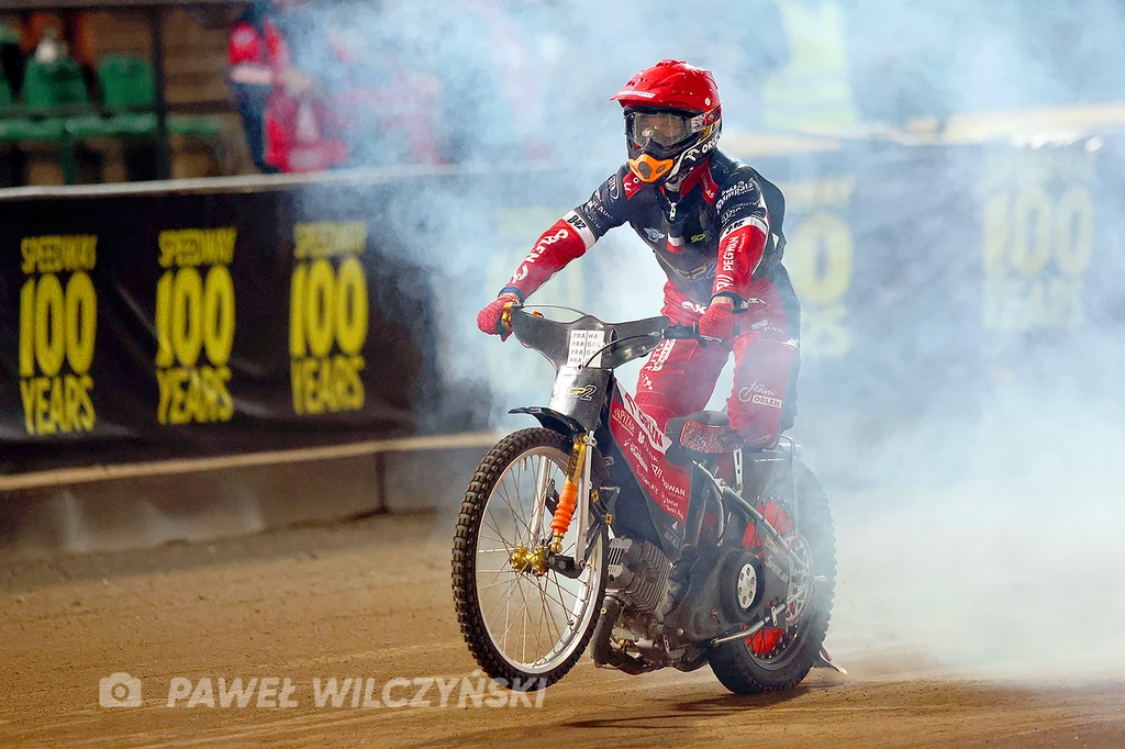 Mateusz Cierniak cieszy się z wygranej w SGP2.
