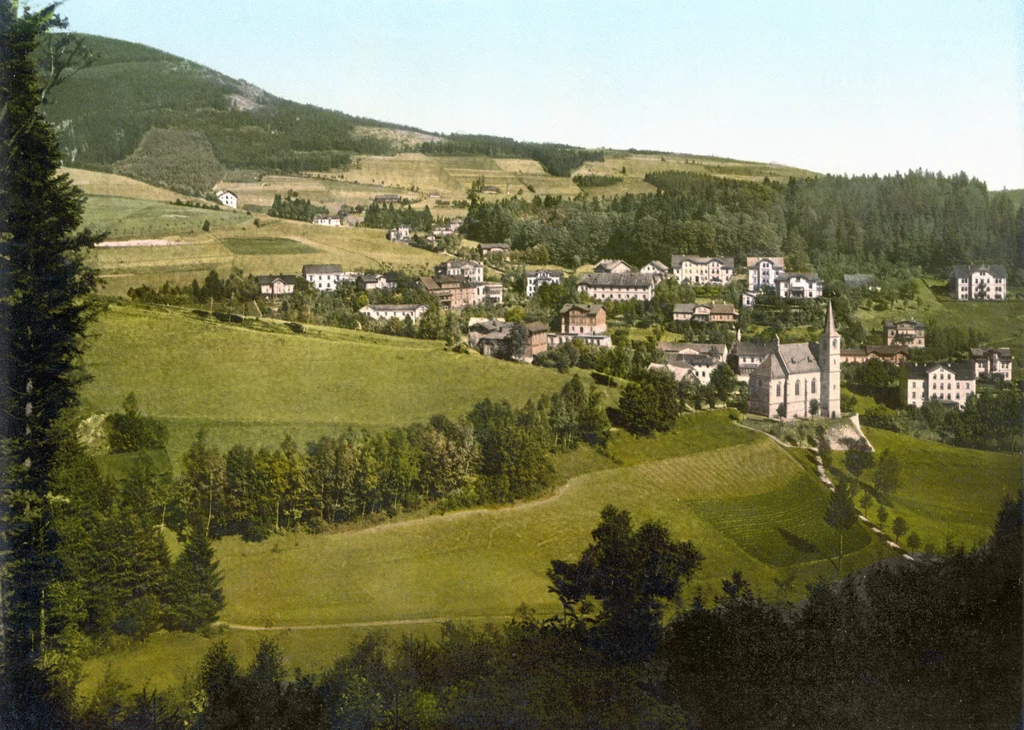 Widok na miasteczko na pocztówce z roku 1900