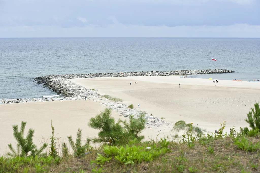 Plaża w Jarosławcu, okrzyknięta "Polskim Dubajem" to największa sztuczna plaża w Europie