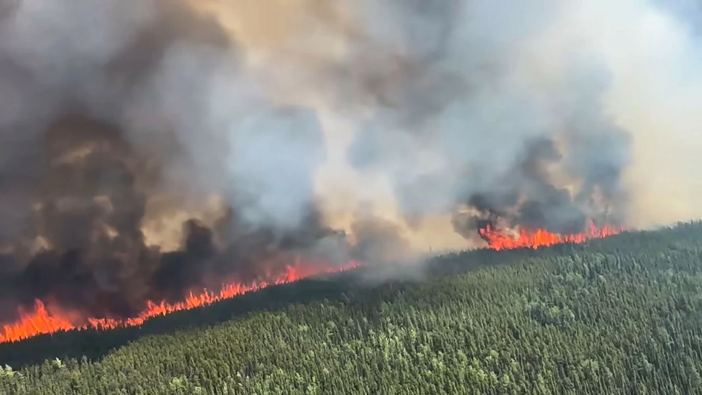 Dym z pożarów lasów w Kanadzie znów dotarł nad Polskę
