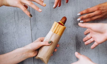 Summer Hot Dog pachnący słońcem tylko w Żabce