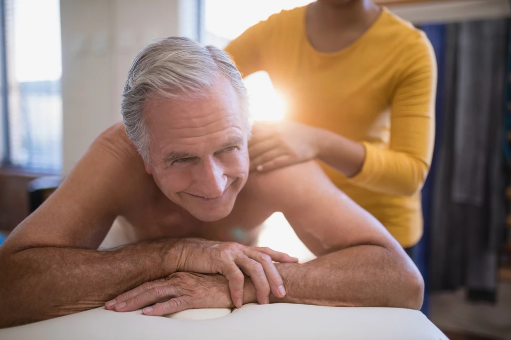 Seniorzy z Kartą Dużej Rodziny mogą liczyć na wiele bonusów 