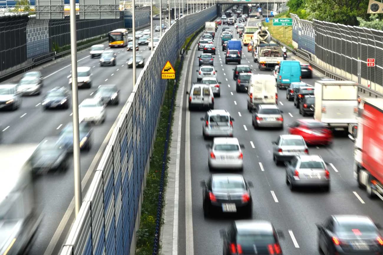 Autostrada A8 ma 22,7 km, zaś autostrada A6 28,8 km. Autostrada A8 ma 22,7 km, zaś autostrada A6 28,8 km.