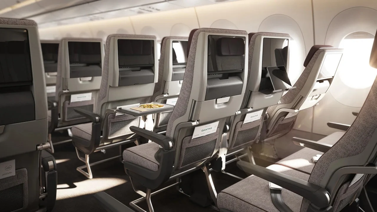 W trakcie 19-godzinnych lotów pasażerowie w klasie ekonomicznej będą mogli korzystać z darmowego internetu pozwalającego na oglądanie filmów w największej rozdzielczości / zdjęcie Qantas W trakcie 19-godzinnych lotów pasażerowie w klasie ekonomicznej będą mogli korzystać z darmowego internetu pozwalającego na oglądanie filmów w największej rozdzielczości / zdjęcie Qantas