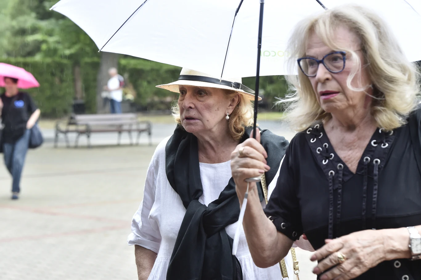 Ewa Wiśniewska (L) na pogrzebie Barbary Borys-Damięckiej Ewa Wiśniewska (L) na pogrzebie Barbary Borys-Damięckiej