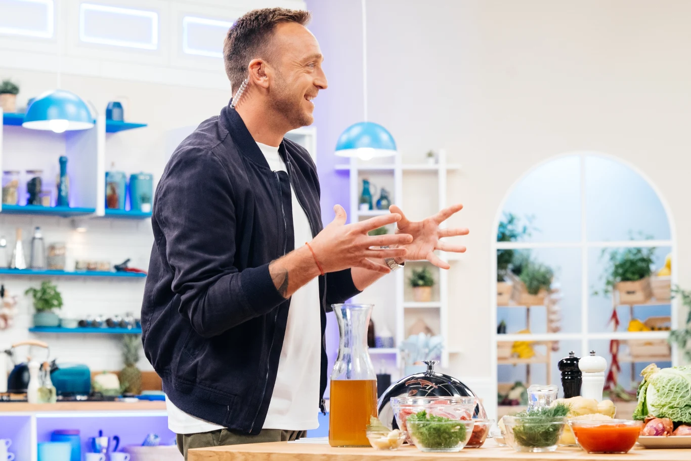 Mateusz Gessler na planie programu "Para do gara. Ona mówi, on gotuje" 