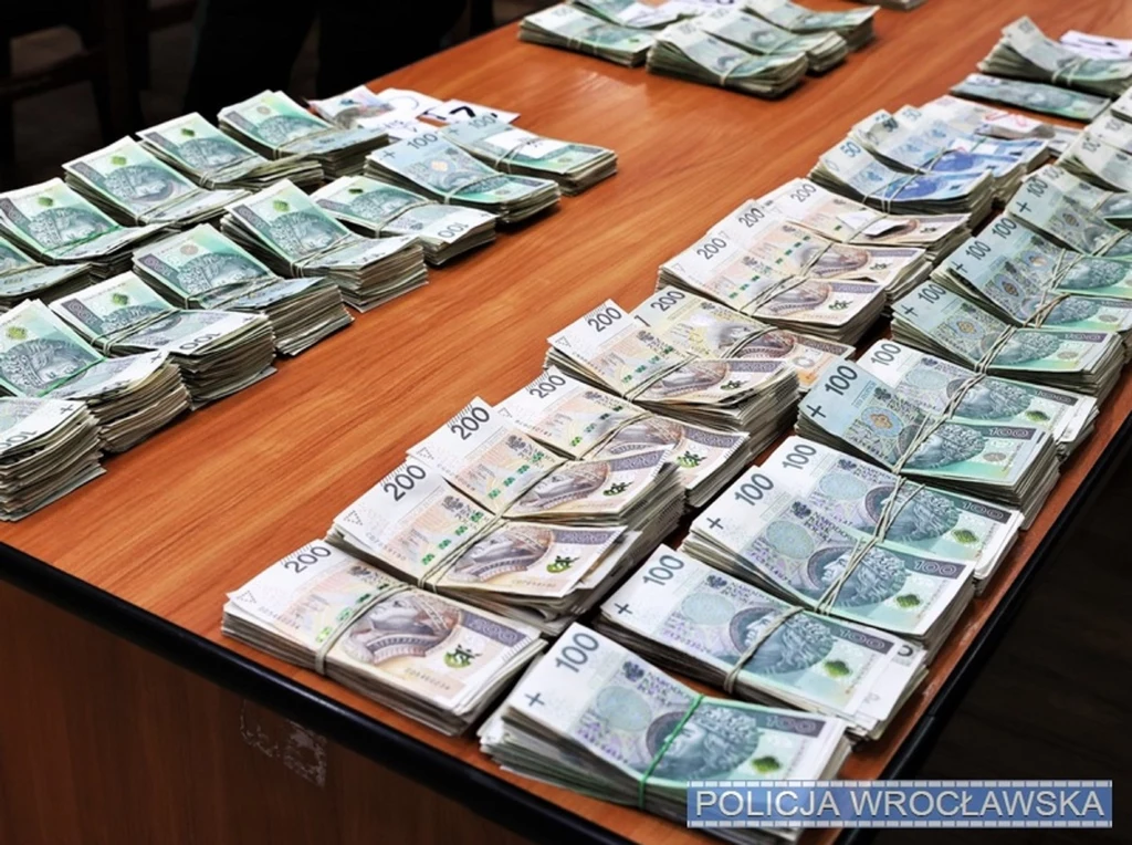 Policjantom udało się odzyskać skradzione 700 tys. złotych Policjantom udało się odzyskać skradzione 700 tys. złotych