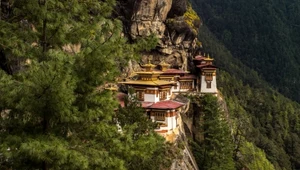 Świątynia buddyjska w Bhutanie, trudno dostępna jak i sam Bhutan