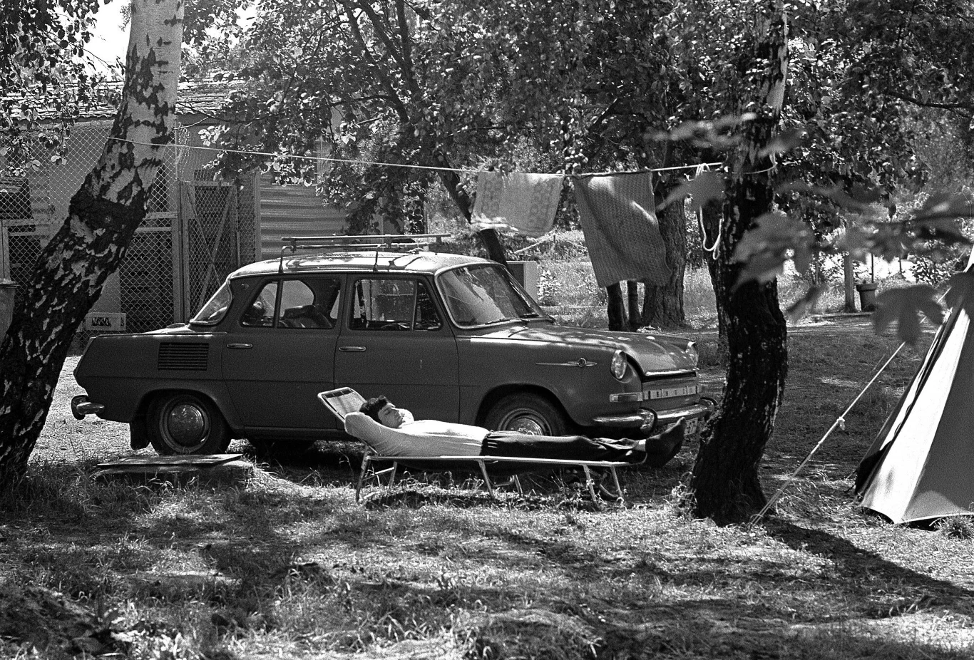 SIERPIEN 1980; WAKACJE; CAMPING W SOPOCIE
