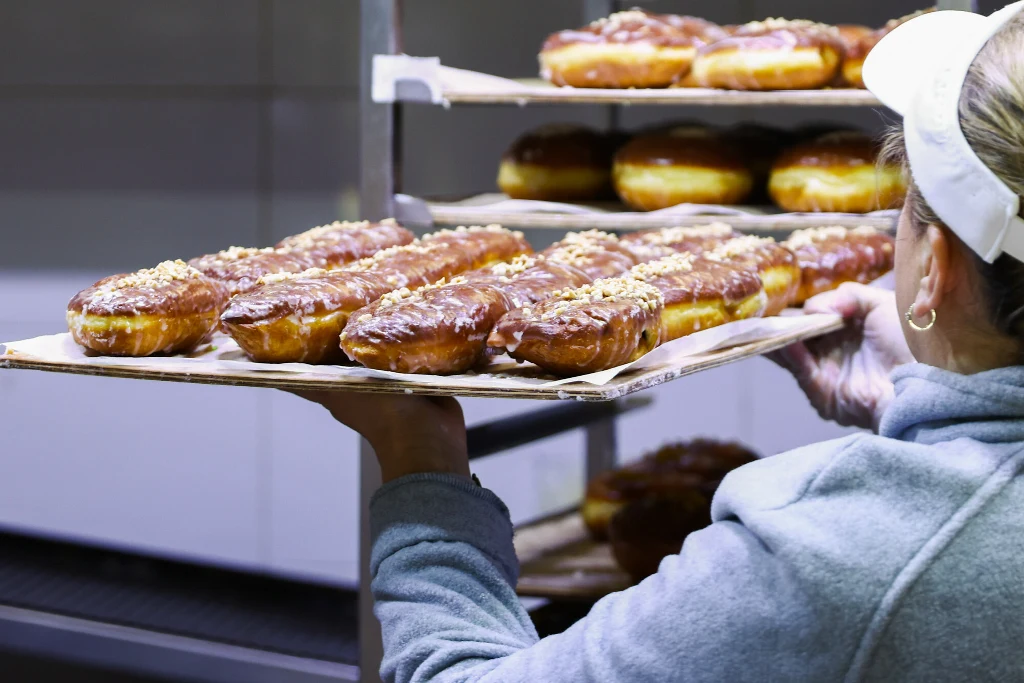 Popularna katowicka cukiernia zamyka się po 87 latach działalności. Właściciele wskazali, że nie mają już siły "kombinować" i mierzyć się z rosnącymi opłatami ZUS i rachunkami za gaz i prąd
