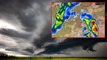 W piątek przez Polskę przetoczą się potężne burze. Mogą też pojawić się trąby powietrzne