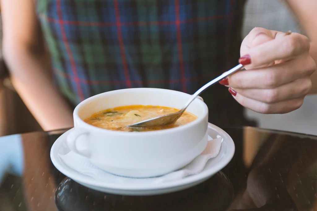 Zupa kapuściana jest nie tylko pożywna, ale również sycąca