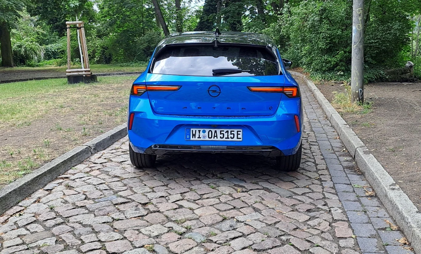 Elektryczna Astra została wyposażona w silnik generujący 156 KM.