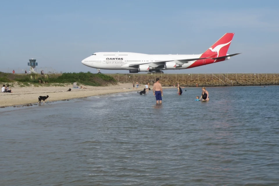 Plaża w Sydney doskonale nadaje się na miejsce obserwowania samolotów